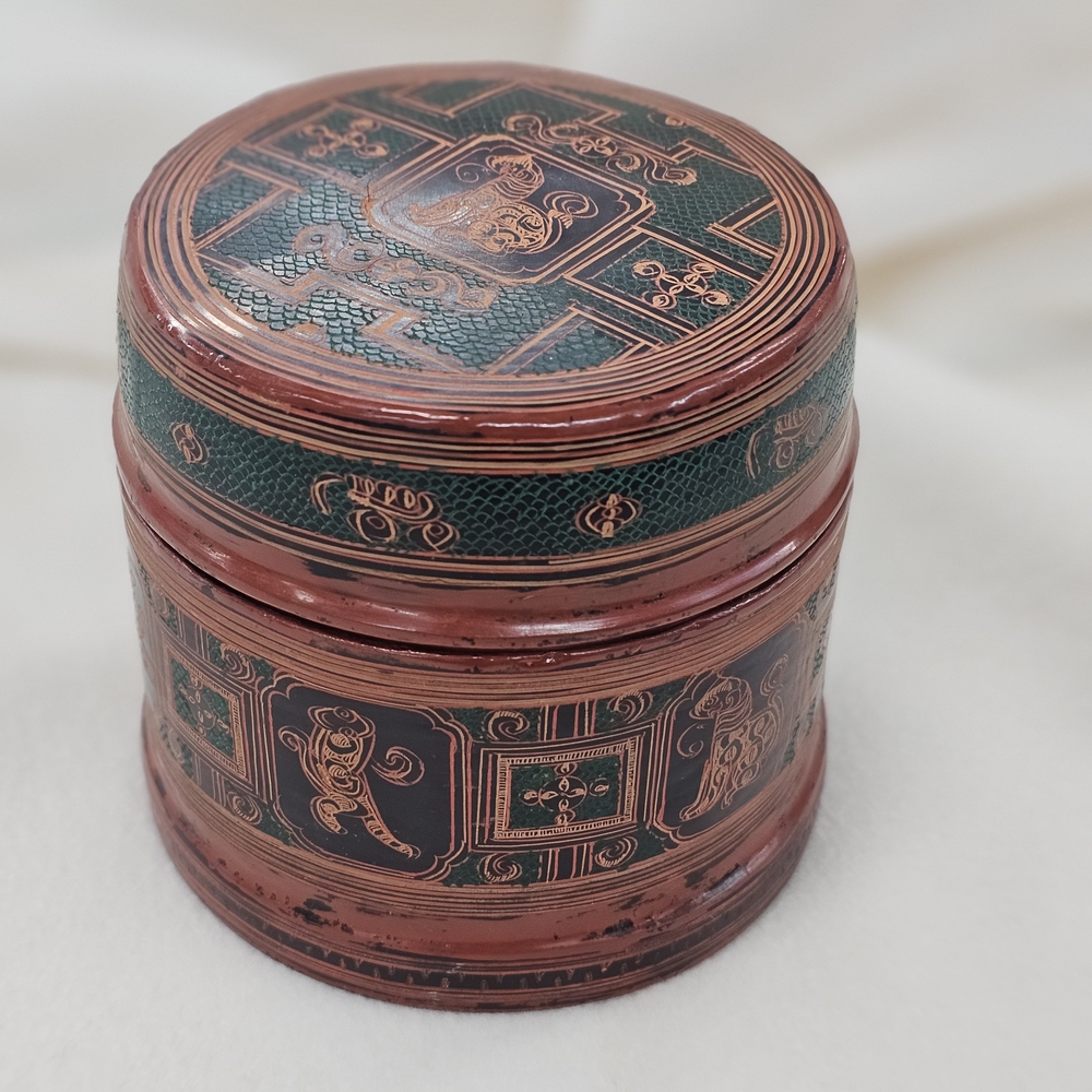 Antique Burmese Red Green Betel Nut Lacquerware Box